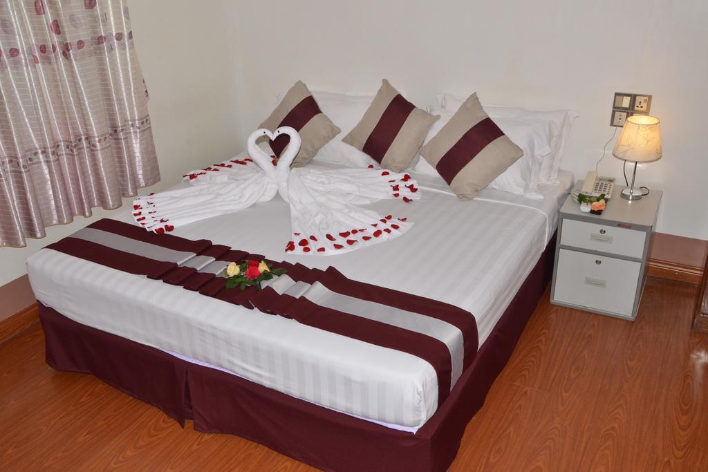 Myat Nan Taw Hotel Loikaw Luaran gambar