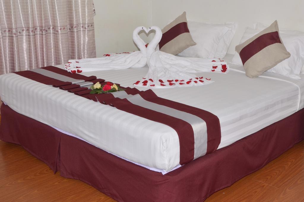 Myat Nan Taw Hotel Loikaw Luaran gambar