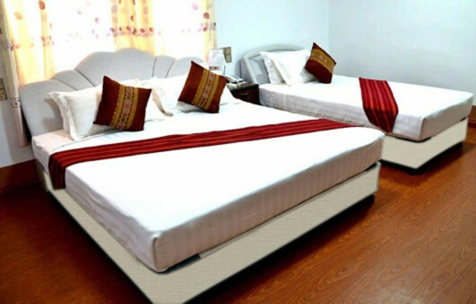 Myat Nan Taw Hotel Loikaw Luaran gambar
