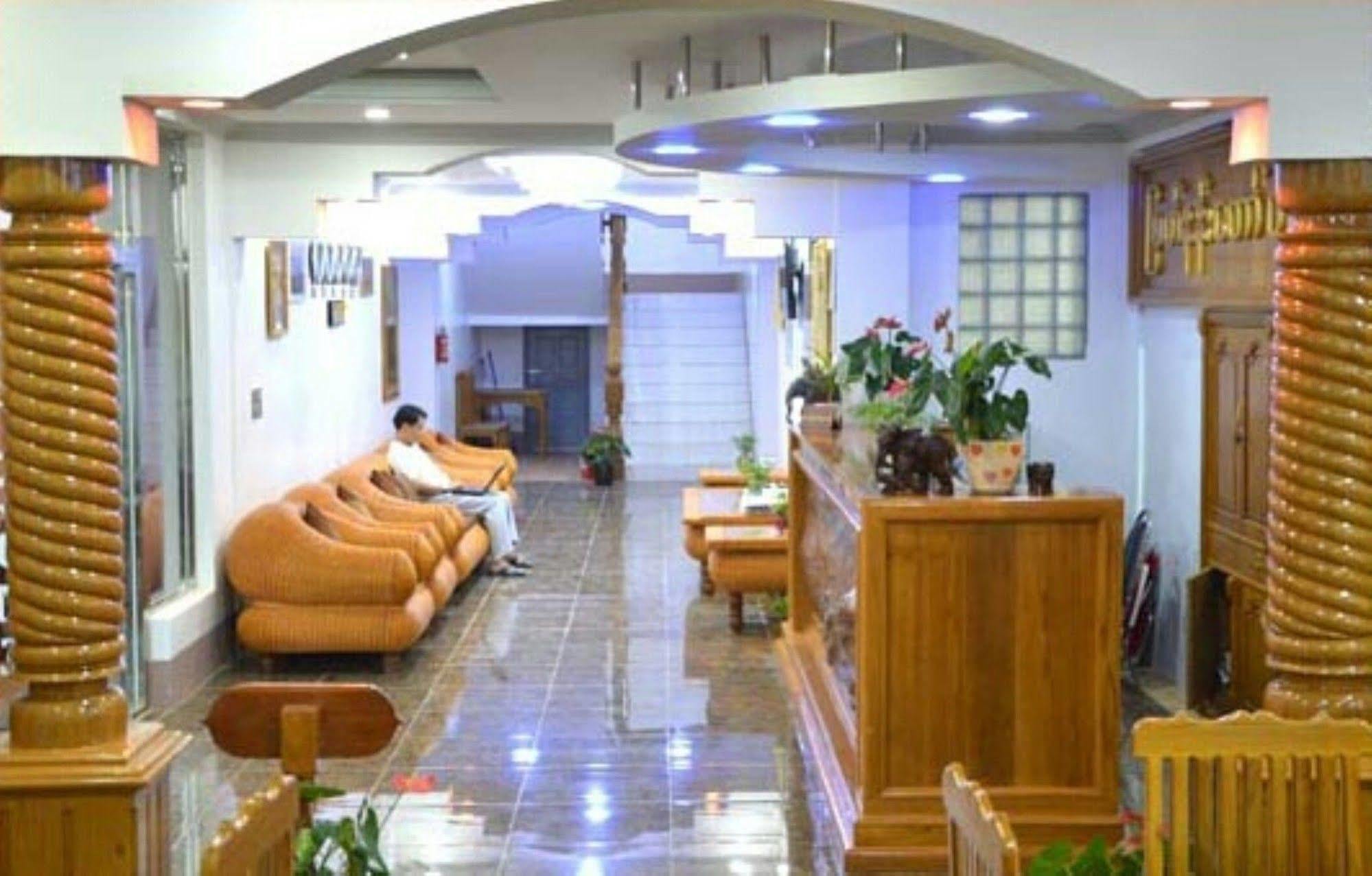 Myat Nan Taw Hotel Loikaw Luaran gambar