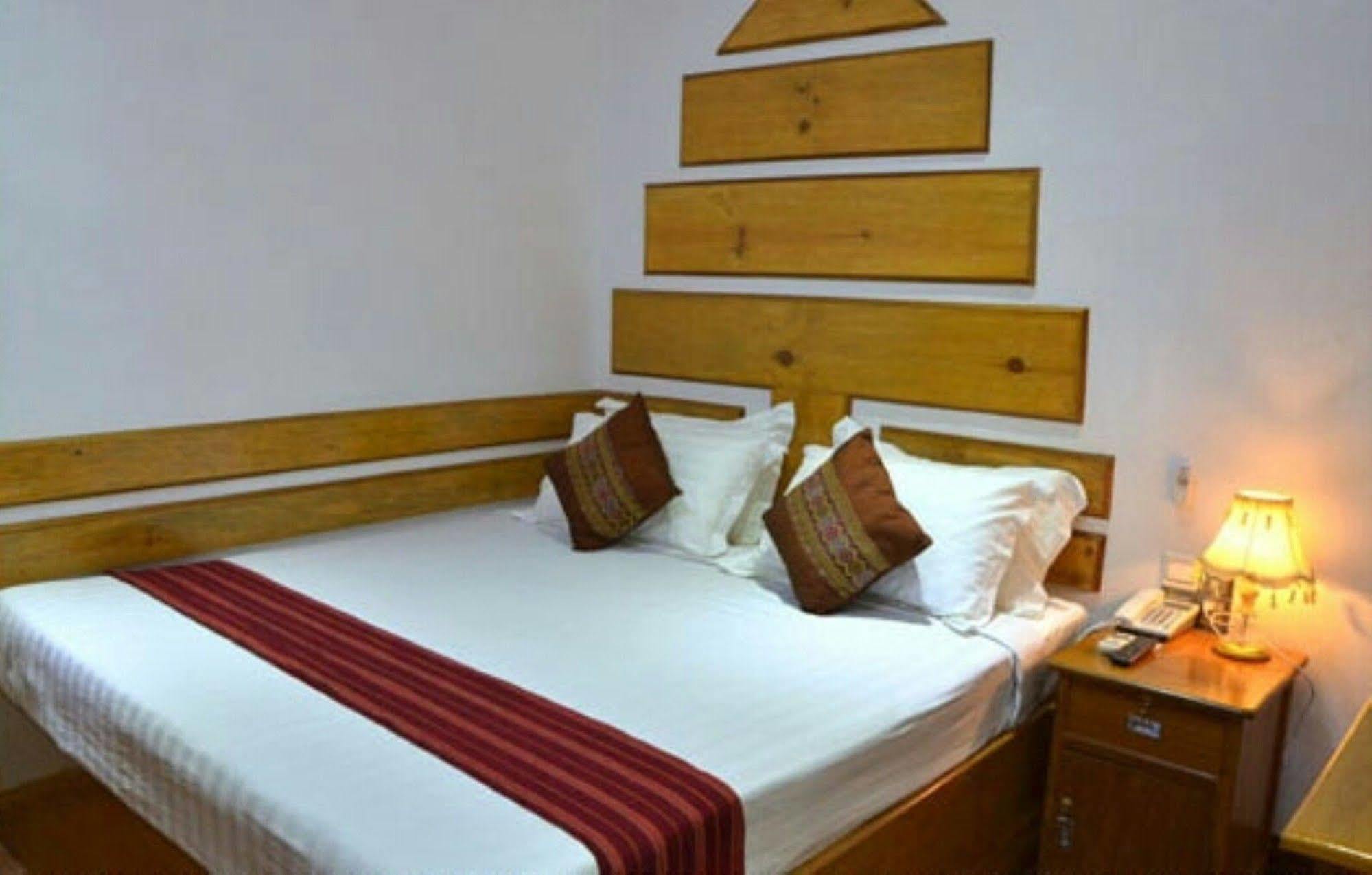 Myat Nan Taw Hotel Loikaw Luaran gambar