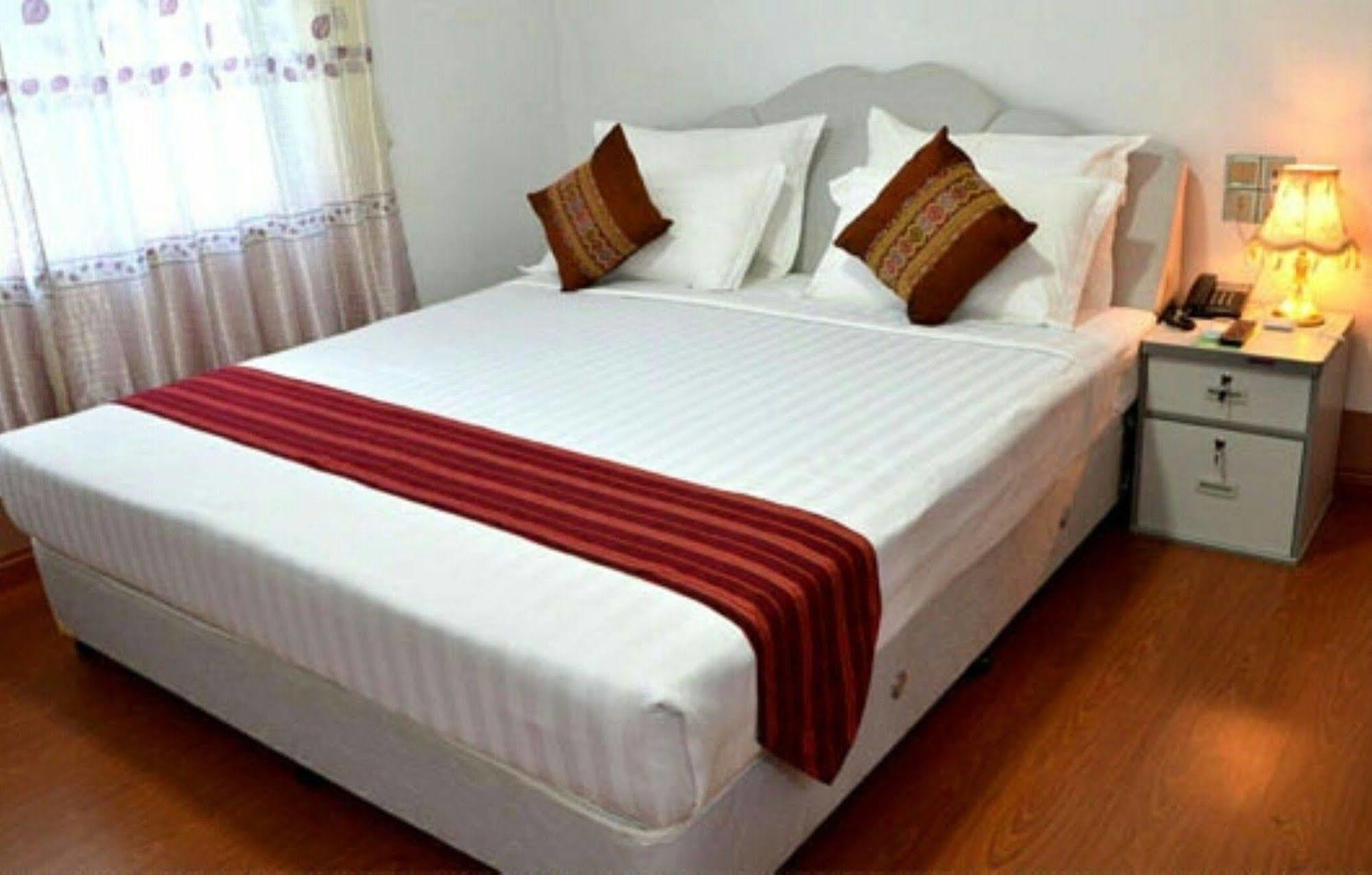 Myat Nan Taw Hotel Loikaw Luaran gambar