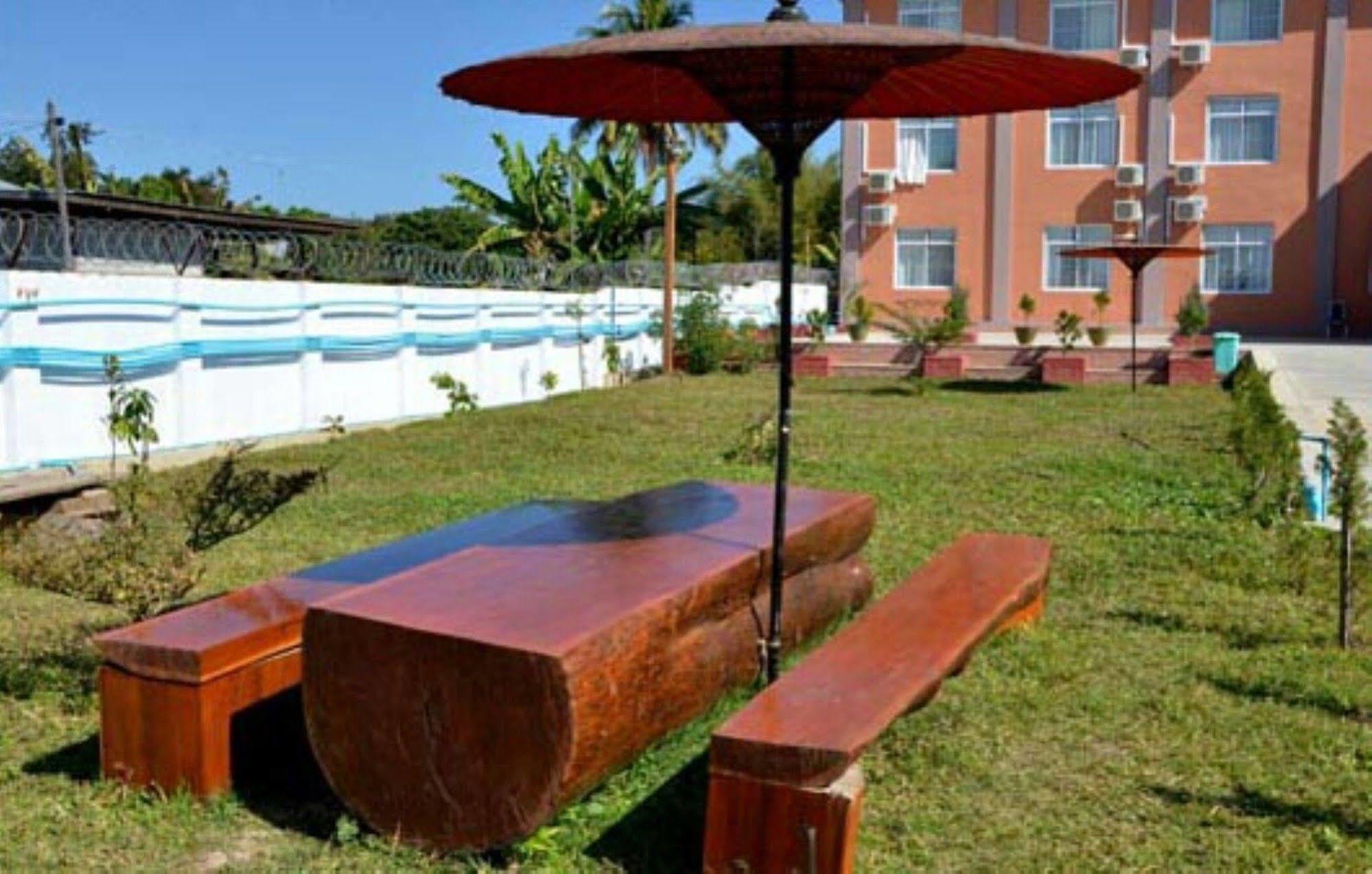 Myat Nan Taw Hotel Loikaw Luaran gambar
