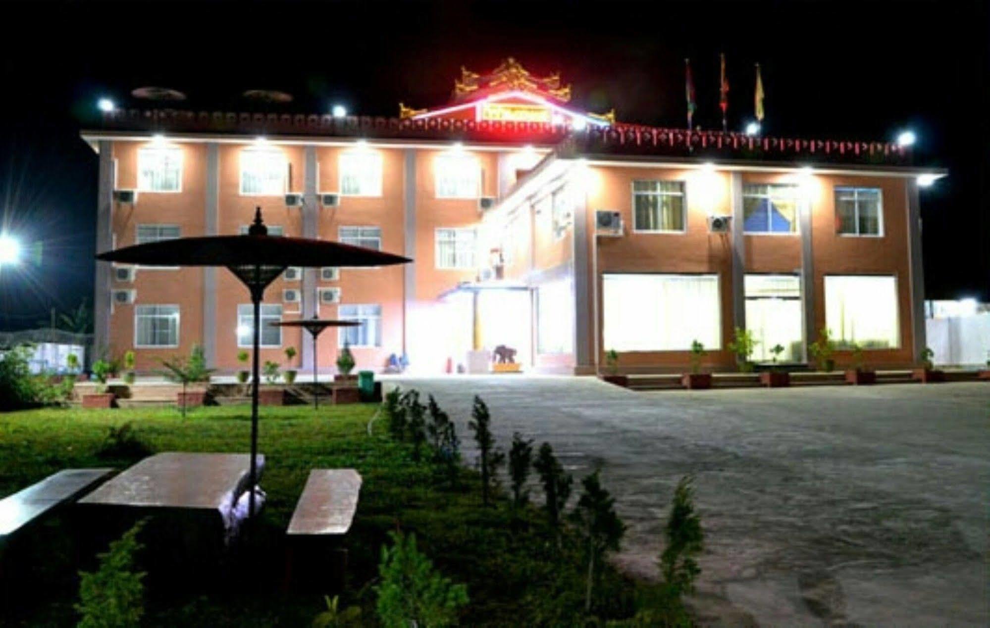 Myat Nan Taw Hotel Loikaw Luaran gambar