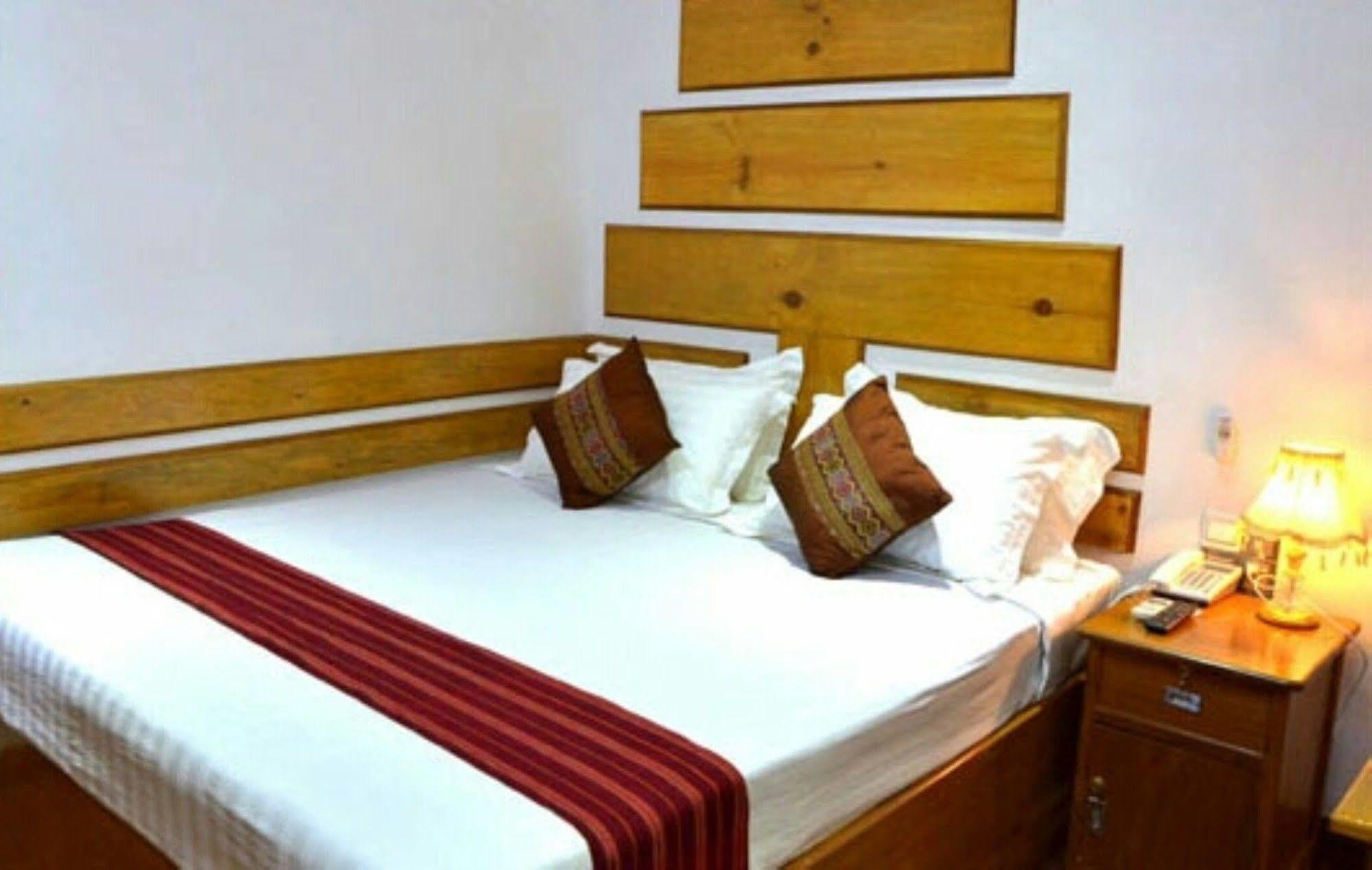 Myat Nan Taw Hotel Loikaw Luaran gambar